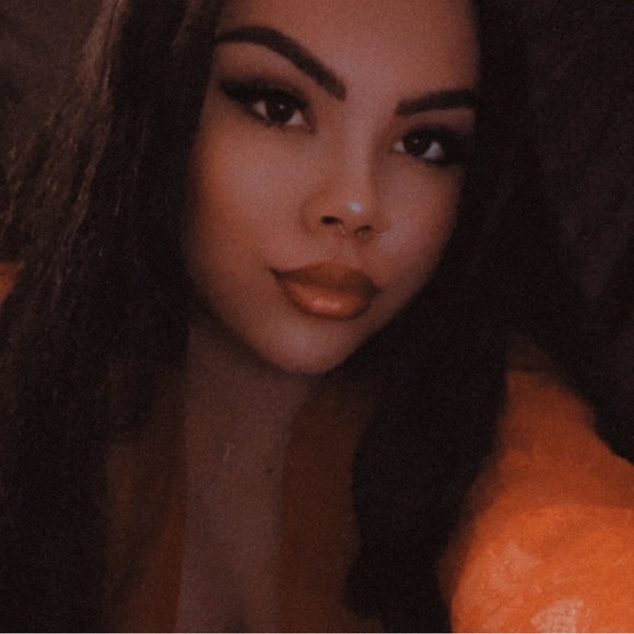 Profile Picture of Natalie Labarge (@natalielabarge) on Poshmark
