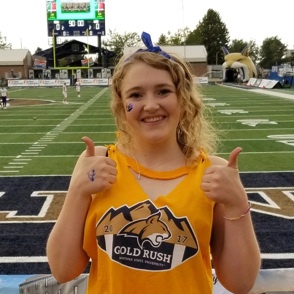 Profile Picture of Ashley Shenyer (@alshenyer) on Poshmark