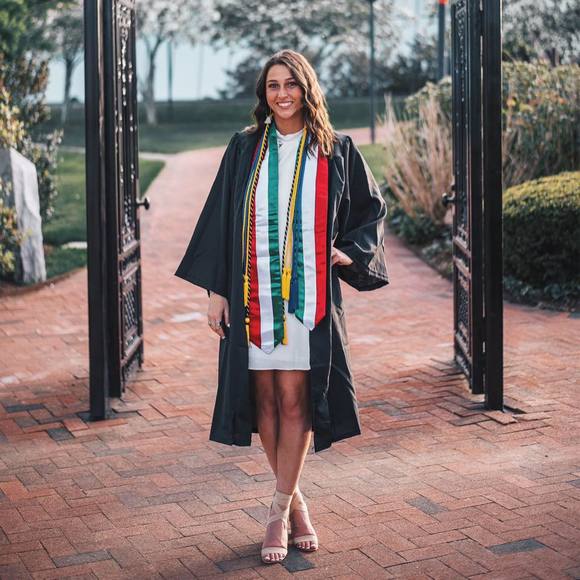 Profile Picture of Angie Canesi (@angiecanesi) on Poshmark