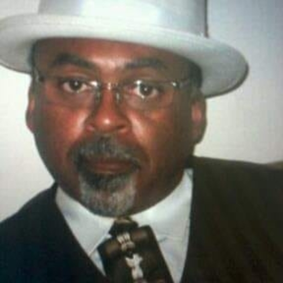 Profile Picture of Howard Shelley (@howard_shelley) on Poshmark