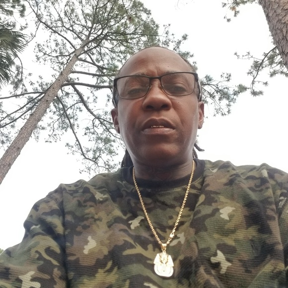 Profile Picture of Robert Duffie (@duffcat) on Poshmark