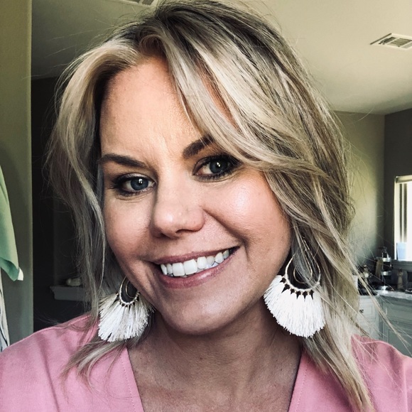 Profile Picture of Kelly Linebrink (@kdlinebrink) on Poshmark