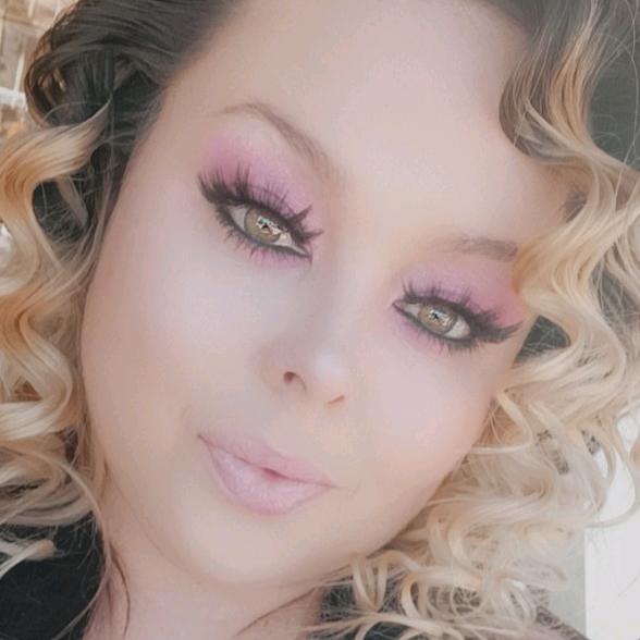Profile Picture of Stefanie Bailey (@@greeneyez1128) on Tiktok