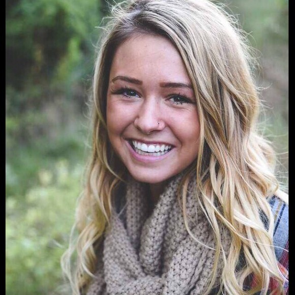 Profile Picture of Shannon Hacka (@shannoncka) on Poshmark