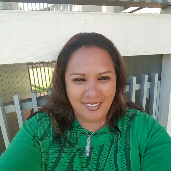 Profile Picture of Jasmine Leiwalo (@princess_31) on Poshmark