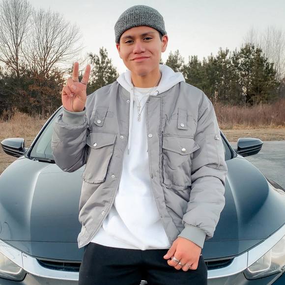 Profile Picture of Brandon Pardo (@brandon_pardo) on Poshmark