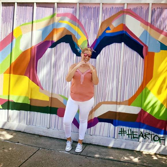 Profile Picture of Liz Isphording (@buffinburg) on Poshmark