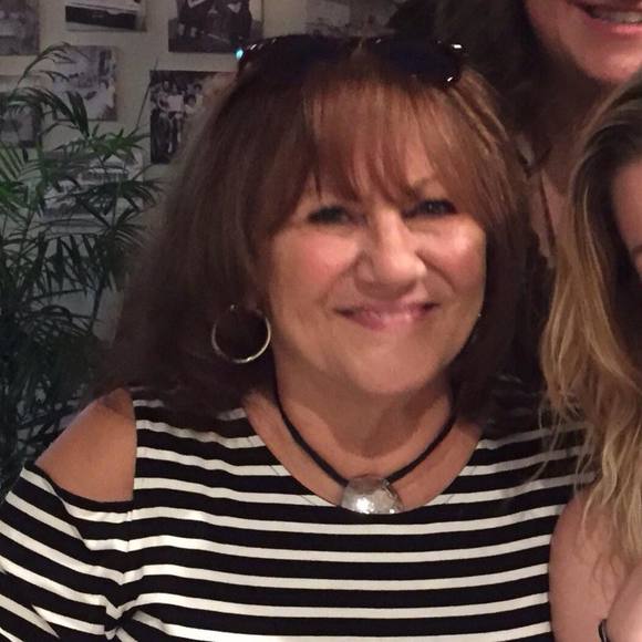 Profile Picture of Barbara Bennard (@bbennard2003) on Poshmark