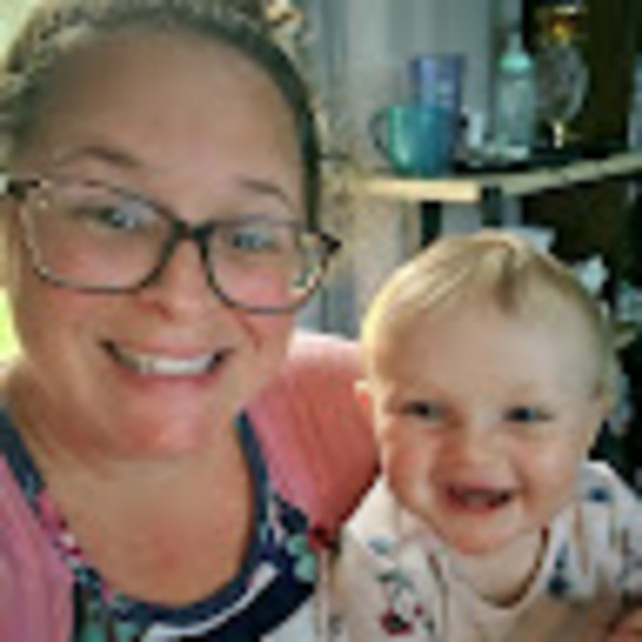 Profile Picture of Ashley Dampier (@ashley_dampier) on Poshmark