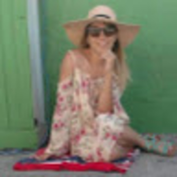 Profile Picture of Daliya Belian (@daliyabelian) on Poshmark