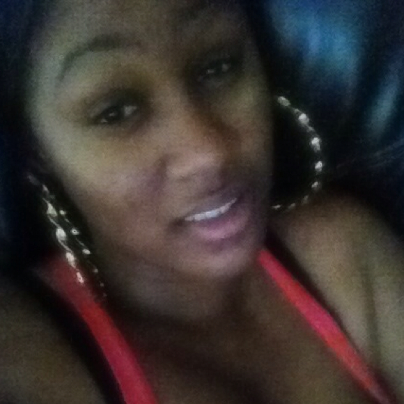 Profile Picture of Lacrisha Henderson (@lacrisha) on Poshmark