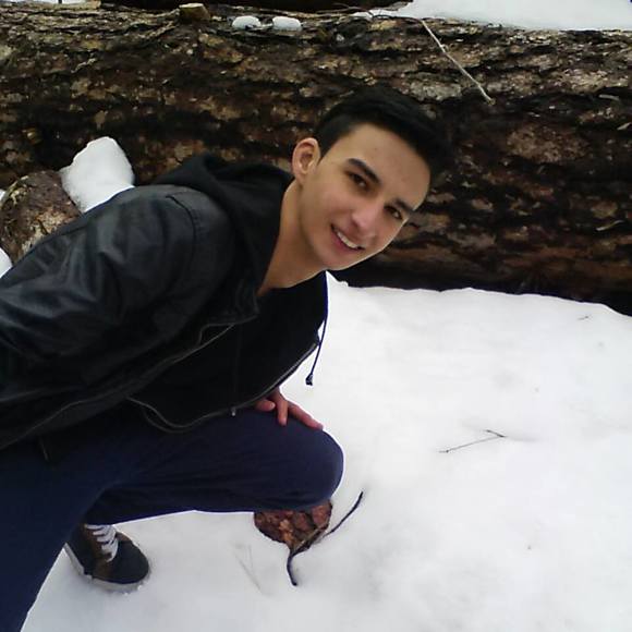 Profile Picture of Mauro Toranzo (@maufullart) on Poshmark