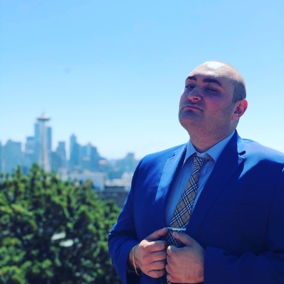 Profile Picture of Yuriy Kalustyan (@yuriyk94) on Poshmark