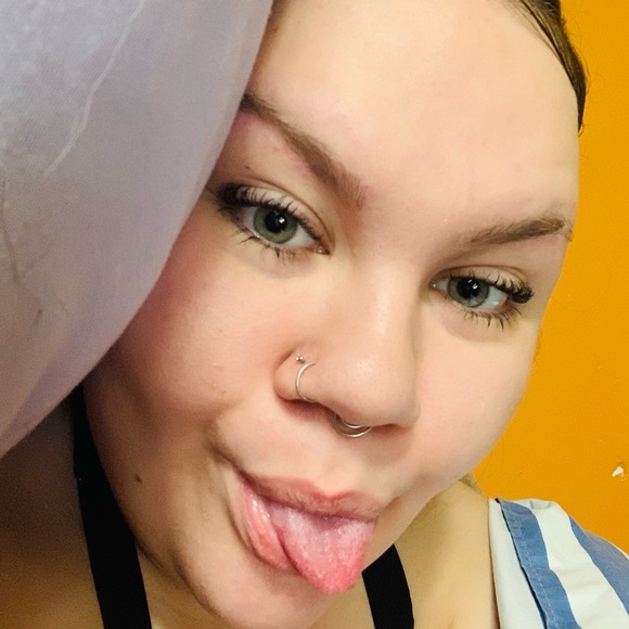 Cheyenne Britt - Poshmark Profile Picture of Cheyenne Britt (@cheyennebrit588) on Poshmark