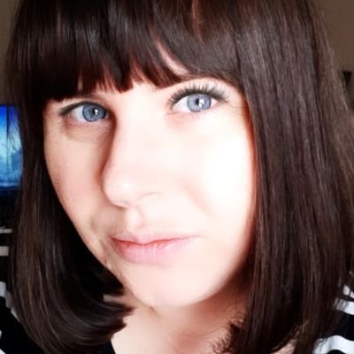 Profile Picture of Amanda D (@RubySkullrose) on Twitter
