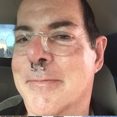 Profile Picture of David Buckler (@davethemagicguy) on Twitter
