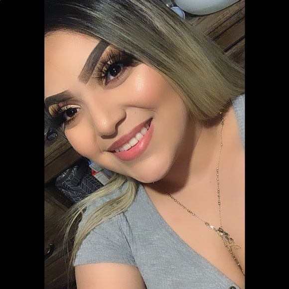 Profile Picture of Annalis Aldaba (@annalis_) on Poshmark