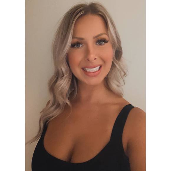 Profile Picture of Juuliiaa Vachon (@juuliiaavachon) on Poshmark