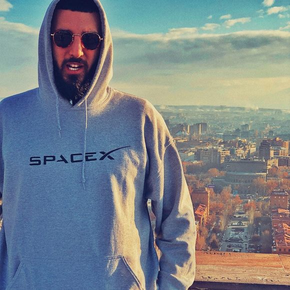 Profile Picture of Arsen Diloyan (@diloyanarsen) on Poshmark