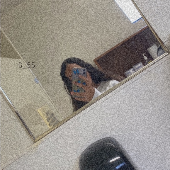 Profile Picture of Angie Guirgis (@ang1e29) on Poshmark