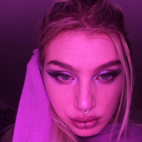 Profile Picture of Taylor Swartz (@vintagemami1) on Poshmark