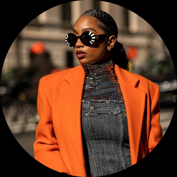 Profile Picture of Ashley Weddington (@astyledmind1) on Poshmark