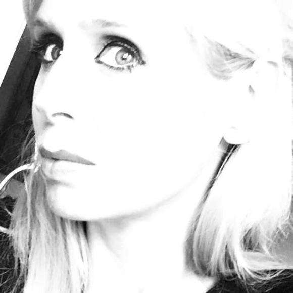 Céline Bindler - Poshmark Profile Picture of Céline Bindler (@celinebindler) on Poshmark