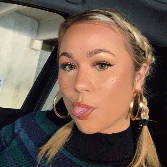 Profile Picture of Breanna Rolen (@brerolen) on Poshmark