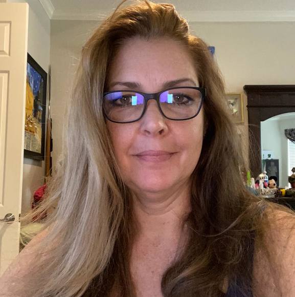 Profile Picture of Cheryl Luster (@tall_girl444) on Poshmark