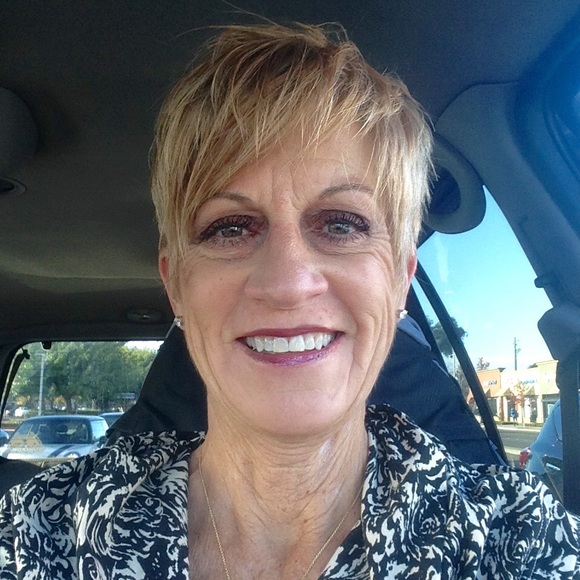 Edie Ortmann - Poshmark Profile Picture of Edie Ortmann (@murphyk25) on Poshmark