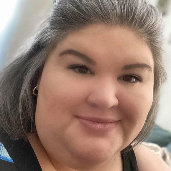 Profile Picture of Elizabeth Branch (@eb9985) on Poshmark