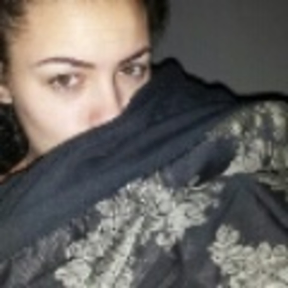 Profile Picture of Cleora Brockbank (@cleorab) on Poshmark