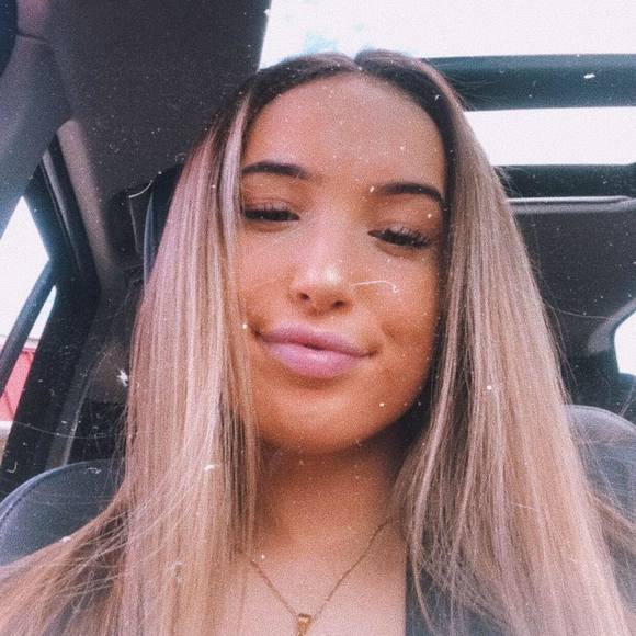 Profile Picture of Sierra Sallee (@salleesierra) on Poshmark