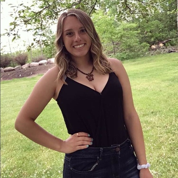 Profile Picture of Jenna Trantina (@jenna_t23) on Poshmark