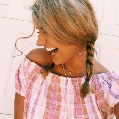 Profile Picture of Elaina James (@elainajames16) on Twitter