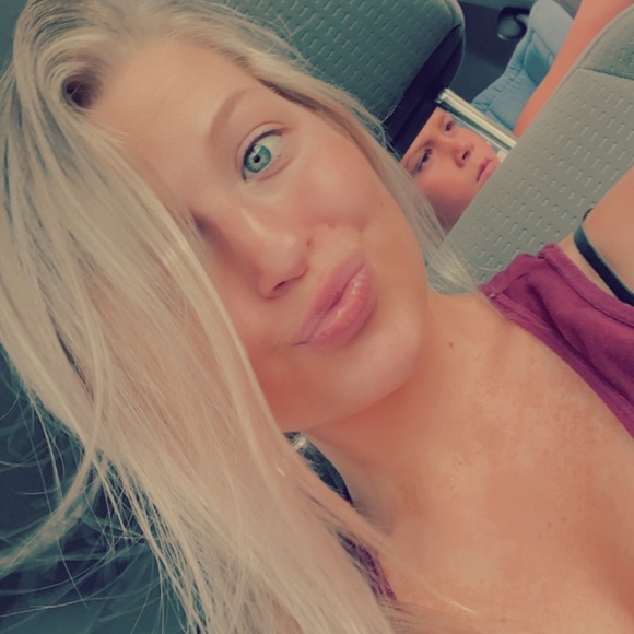 Profile Picture of Whitney Nichols (@whitneynicho199) on Poshmark