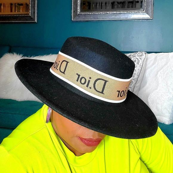 Profile Picture of Alice Lee (@aliceleepl01) on Poshmark