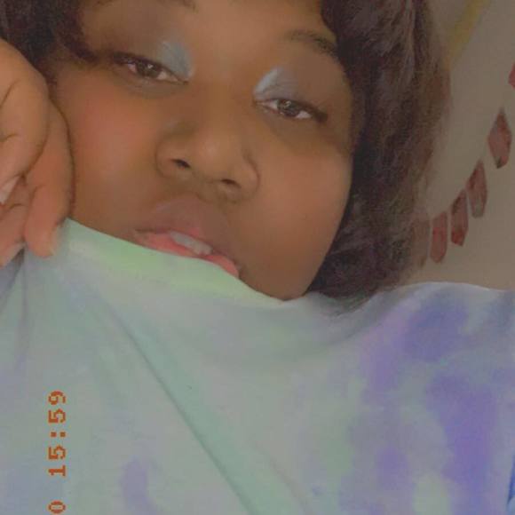 Profile Picture of Leann Ames (@ameslyne15) on Poshmark