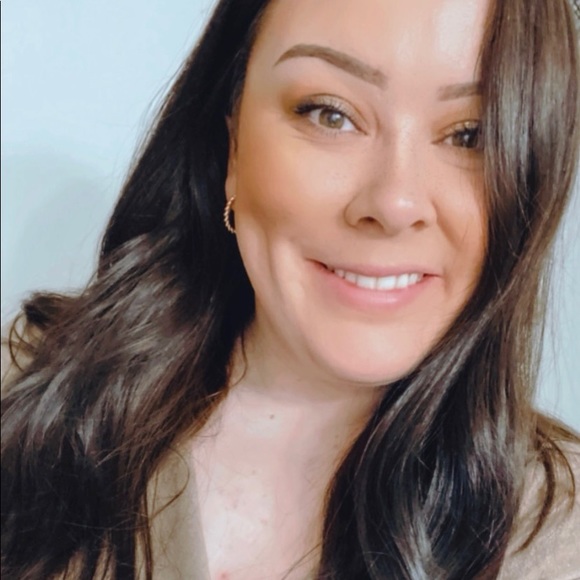 Megan Dominie - Poshmark Profile Picture of Megan Dominie (@megan_dominie) on Poshmark