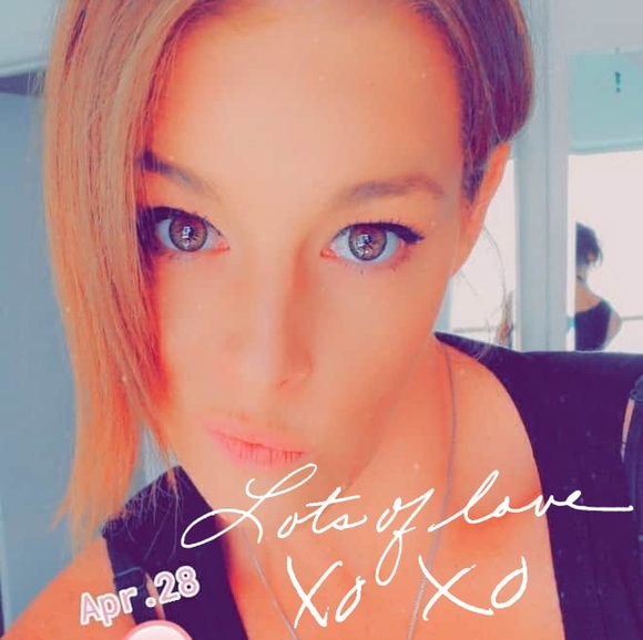 Profile Picture of Desaree Wimmler (@desareewimmler) on Poshmark