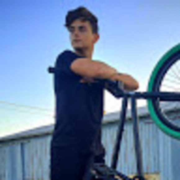 Profile Picture of Zachary Ryan (@zach60495) on Poshmark