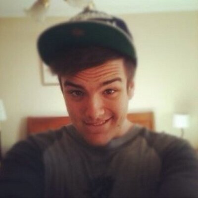 Profile Picture of Ashlee Paul (@Imasaunderholic) on Twitter