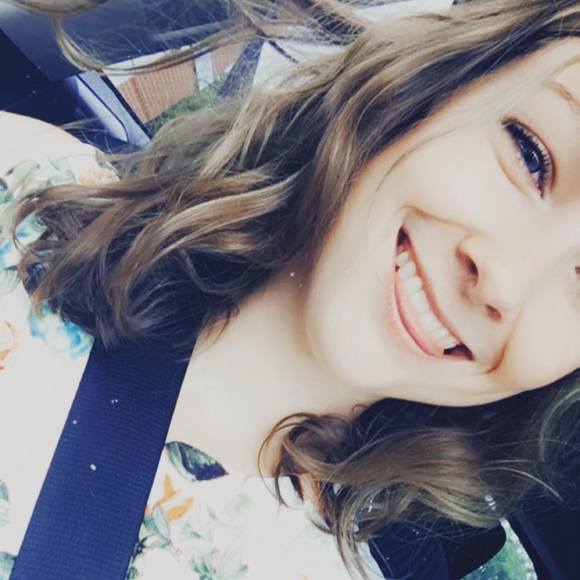 Profile Picture of Emily Haskell (@emhxoxoxo) on Poshmark