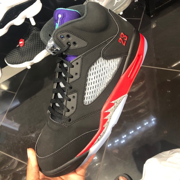 Profile Picture of Joshua Simmons (@braybuckets) on Poshmark