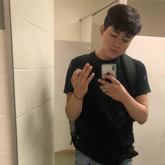 Profile Picture of Victor Prieto (@victor210107) on Poshmark