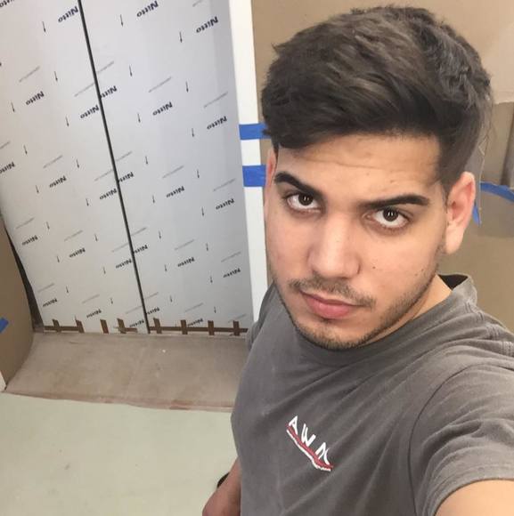 Profile Picture of Cesar Javier (@cesar_javier) on Poshmark