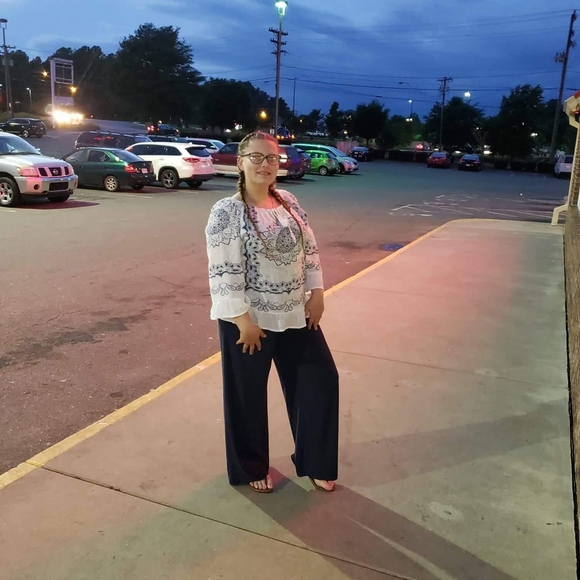 Profile Picture of Sydney Makayla (@tottenwife) on Poshmark