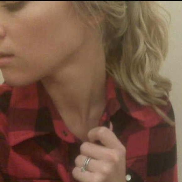 Profile Picture of Robin Chaney (@robin_chaney) on Poshmark