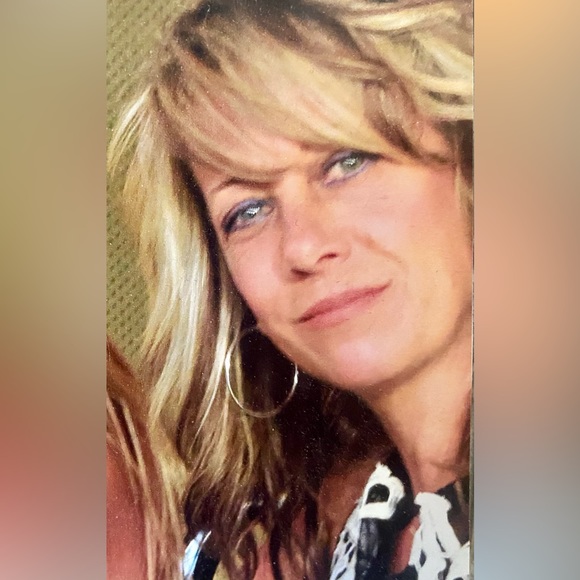 Profile Picture of Paula Mackey (@gfxgirl) on Poshmark