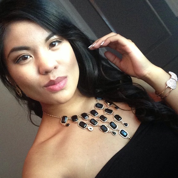 Profile Picture of Angelica Cereno (@arcereno) on Poshmark